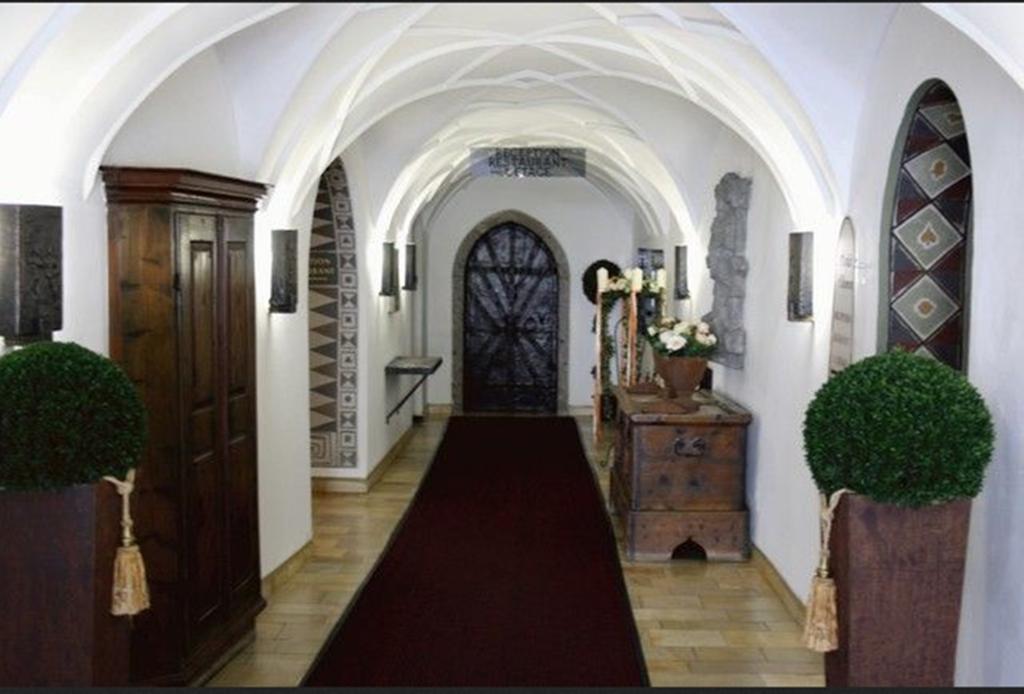 אימסט Schlosshotel Post Edelfreisitz Sprengenstein מראה חיצוני תמונה