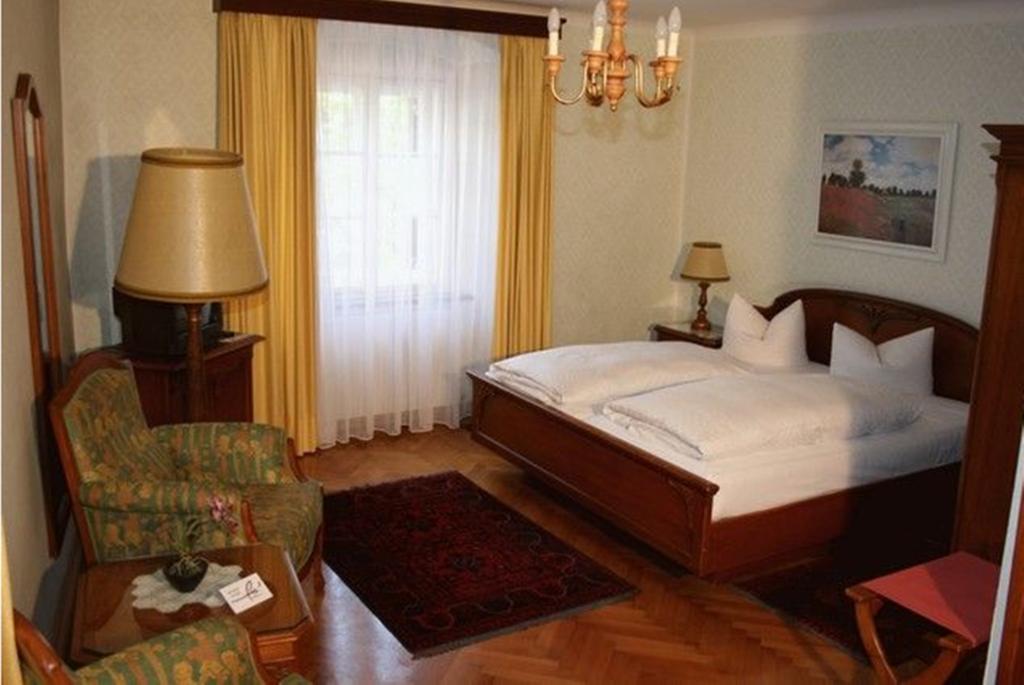 אימסט Schlosshotel Post Edelfreisitz Sprengenstein מראה חיצוני תמונה