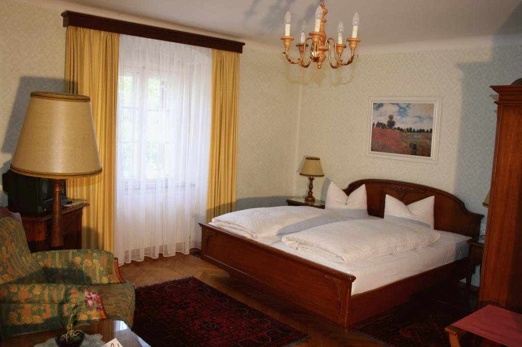 אימסט Schlosshotel Post Edelfreisitz Sprengenstein חדר תמונה