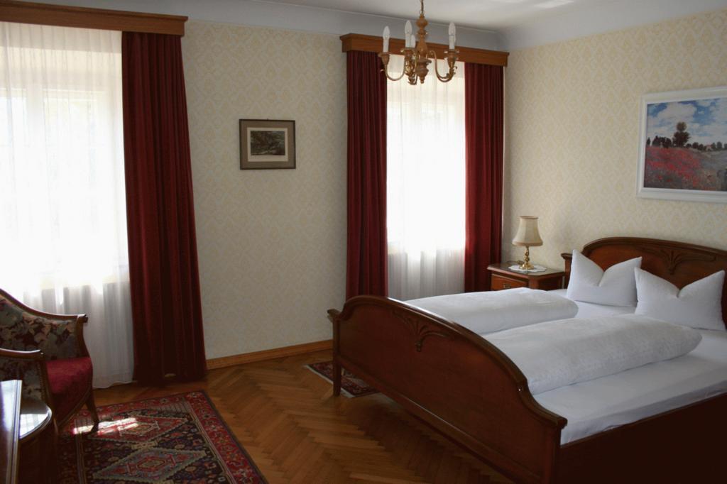 אימסט Schlosshotel Post Edelfreisitz Sprengenstein חדר תמונה